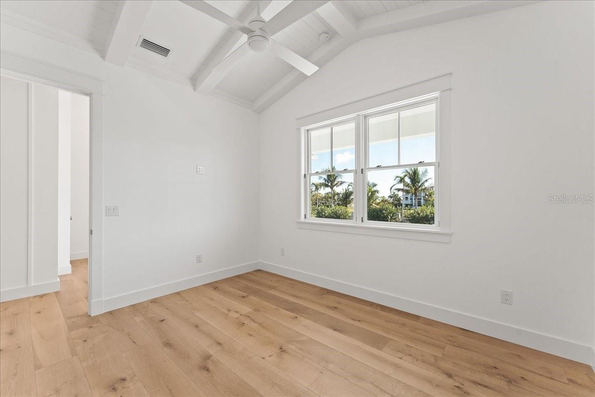 Image 37 of 75 For 847 Belcher Road