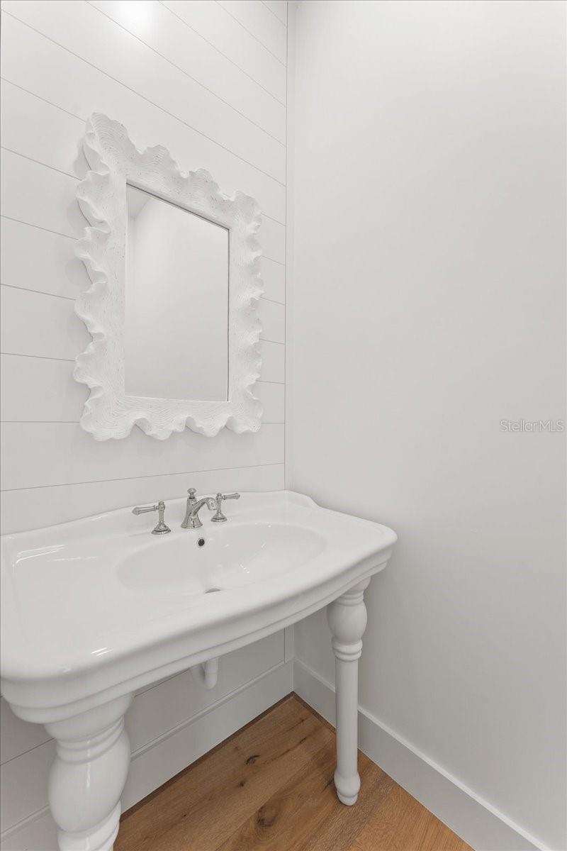 Image 40 of 75 For 847 Belcher Road