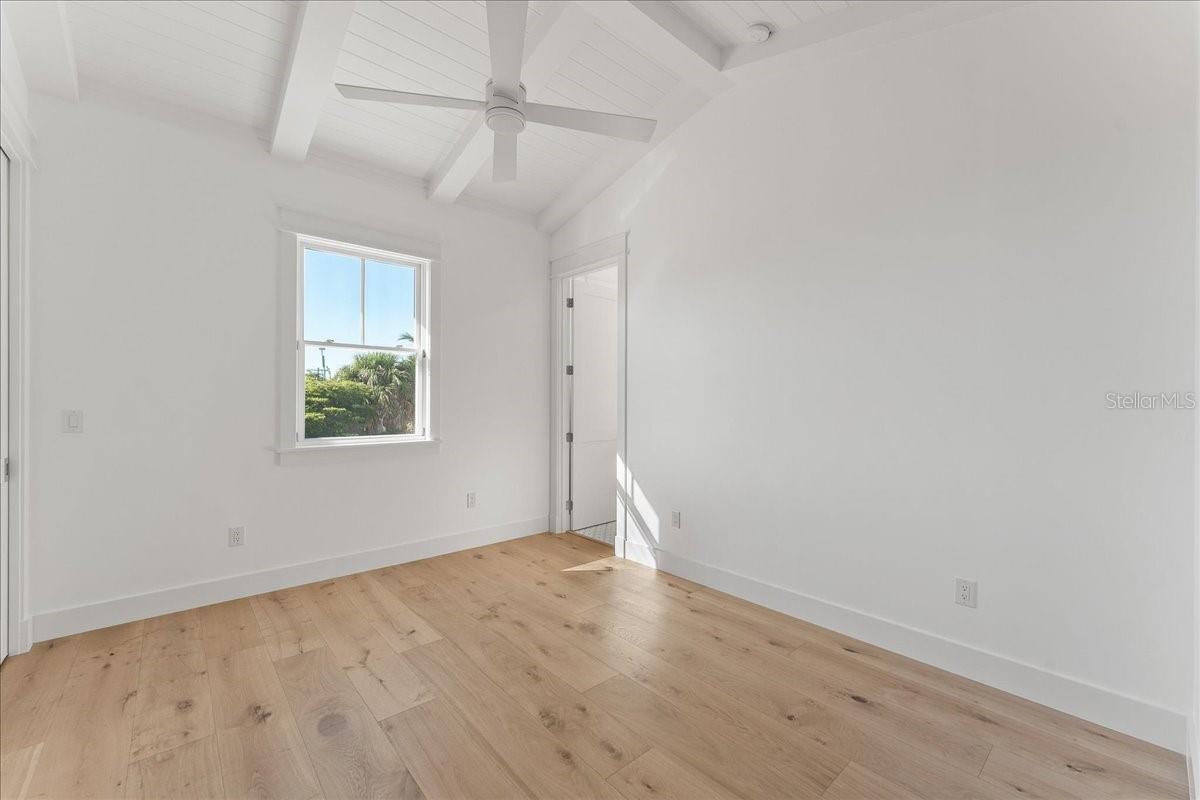 Image 41 of 75 For 847 Belcher Road