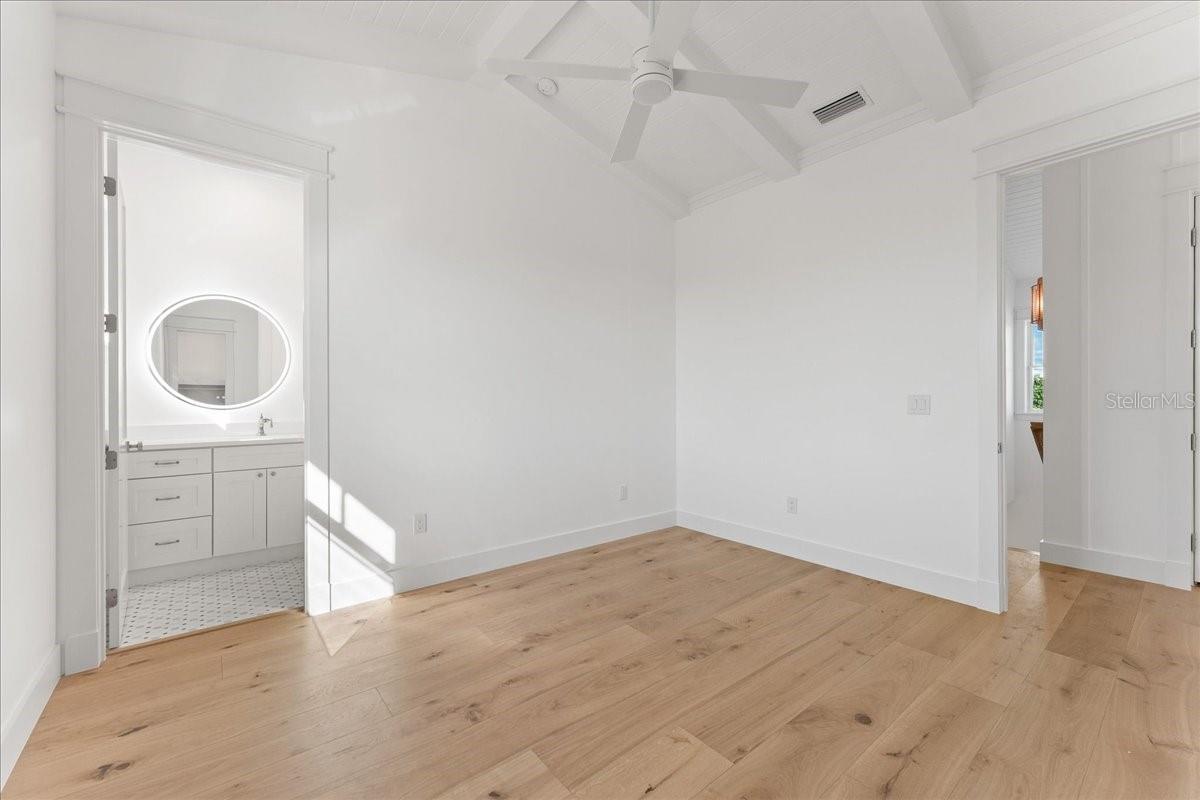 Image 42 of 75 For 847 Belcher Road