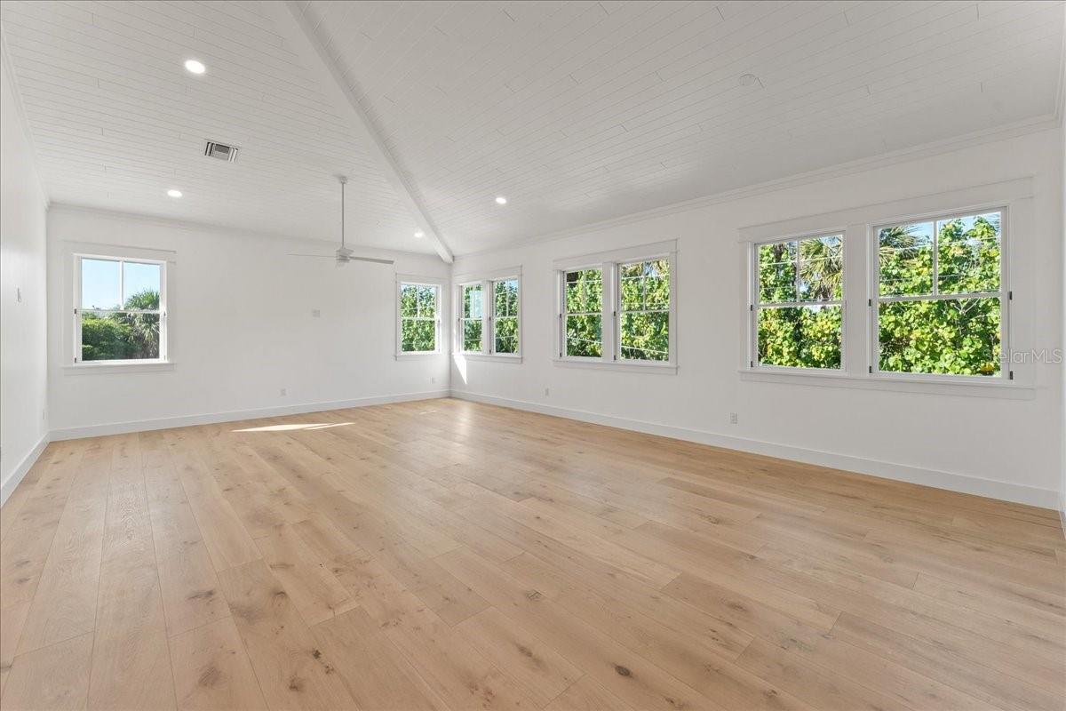 Image 9 of 75 For 847 Belcher Road