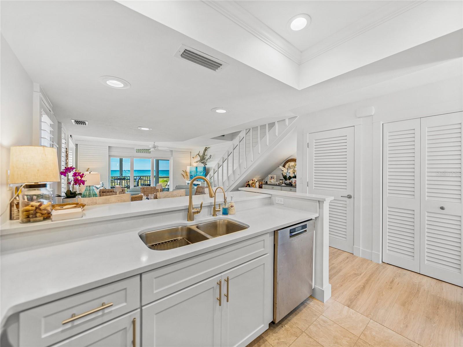 Image 8 of 40 For 420 Gulf Boulevard 4