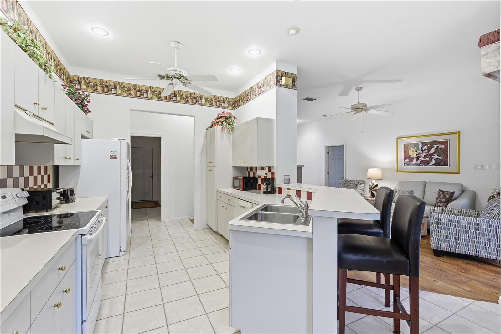 Image 13 of 39 For 8382 Pondview Lane