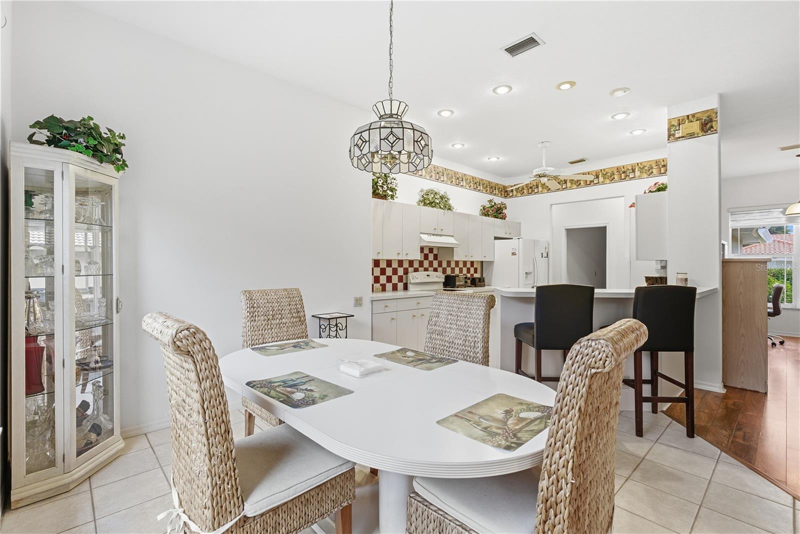 Image 14 of 39 For 8382 Pondview Lane