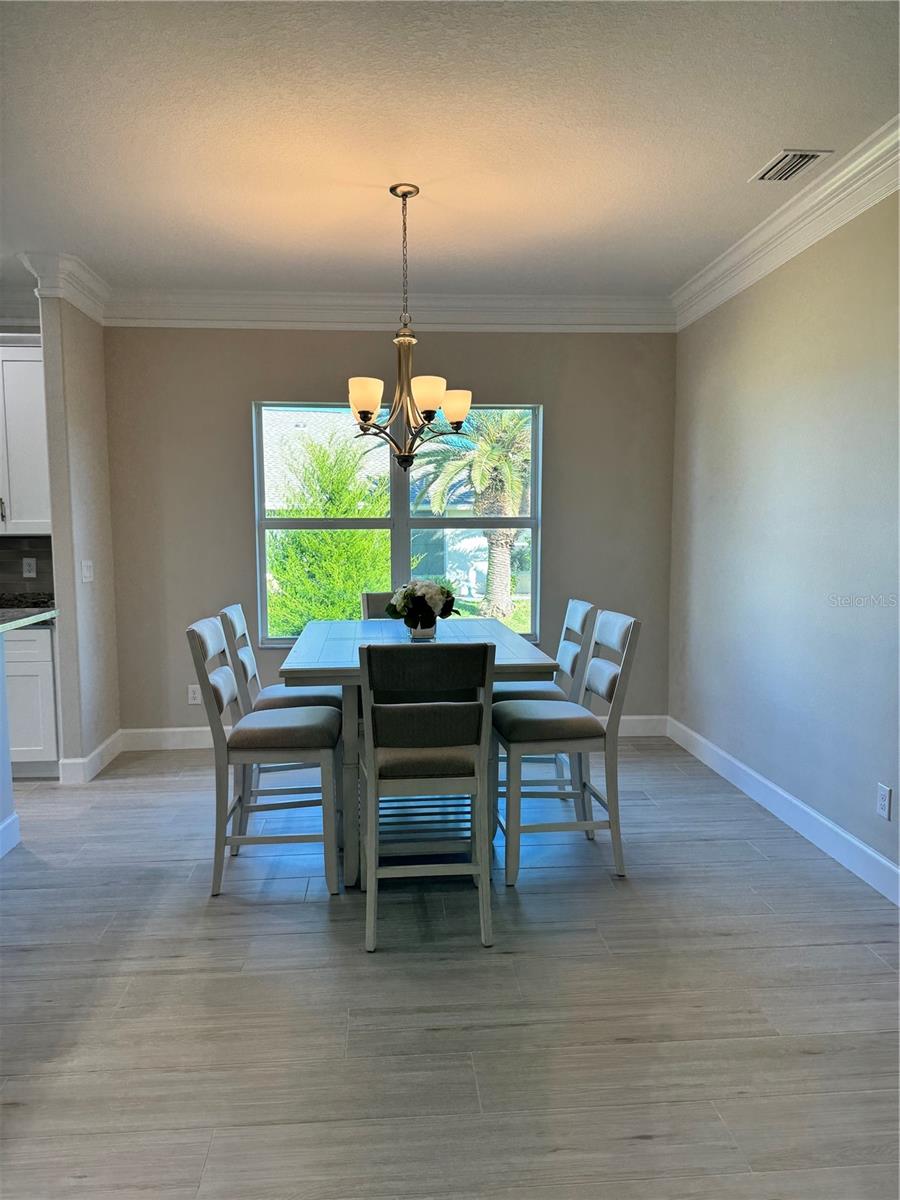 Image 11 of 47 For 720 Redbud Court