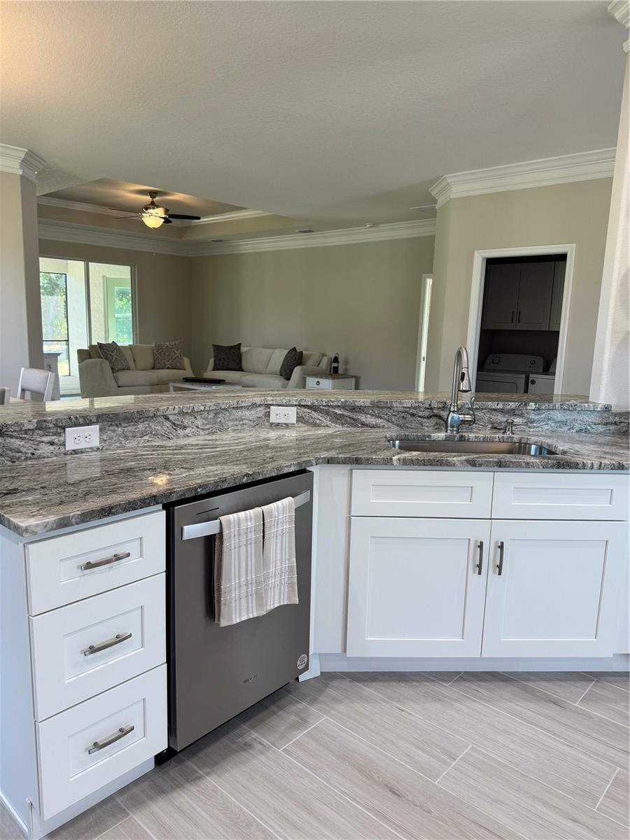 Image 17 of 47 For 720 Redbud Court