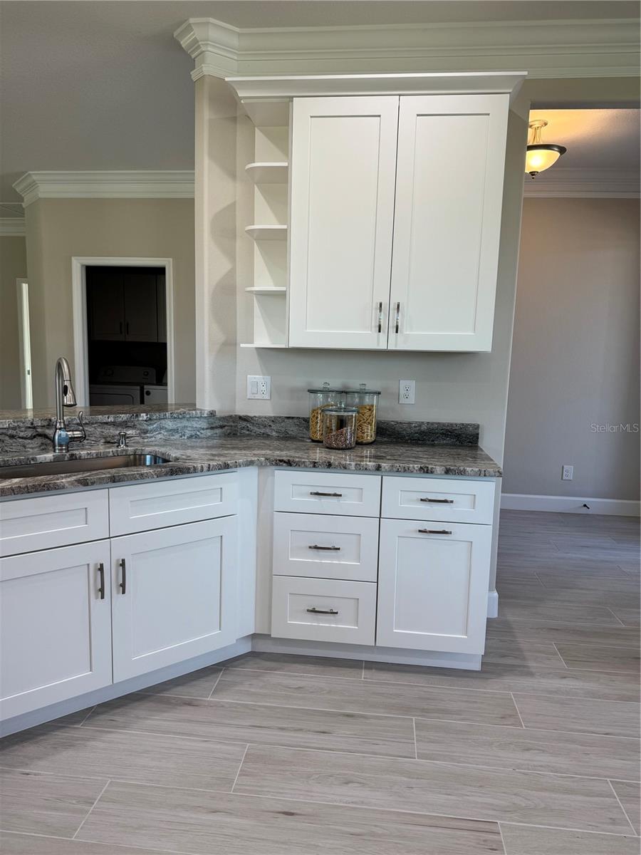 Image 18 of 47 For 720 Redbud Court