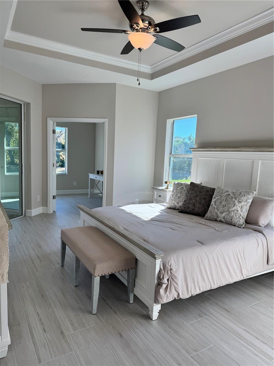 Image 21 of 47 For 720 Redbud Court