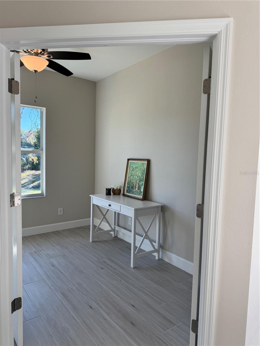 Image 25 of 47 For 720 Redbud Court