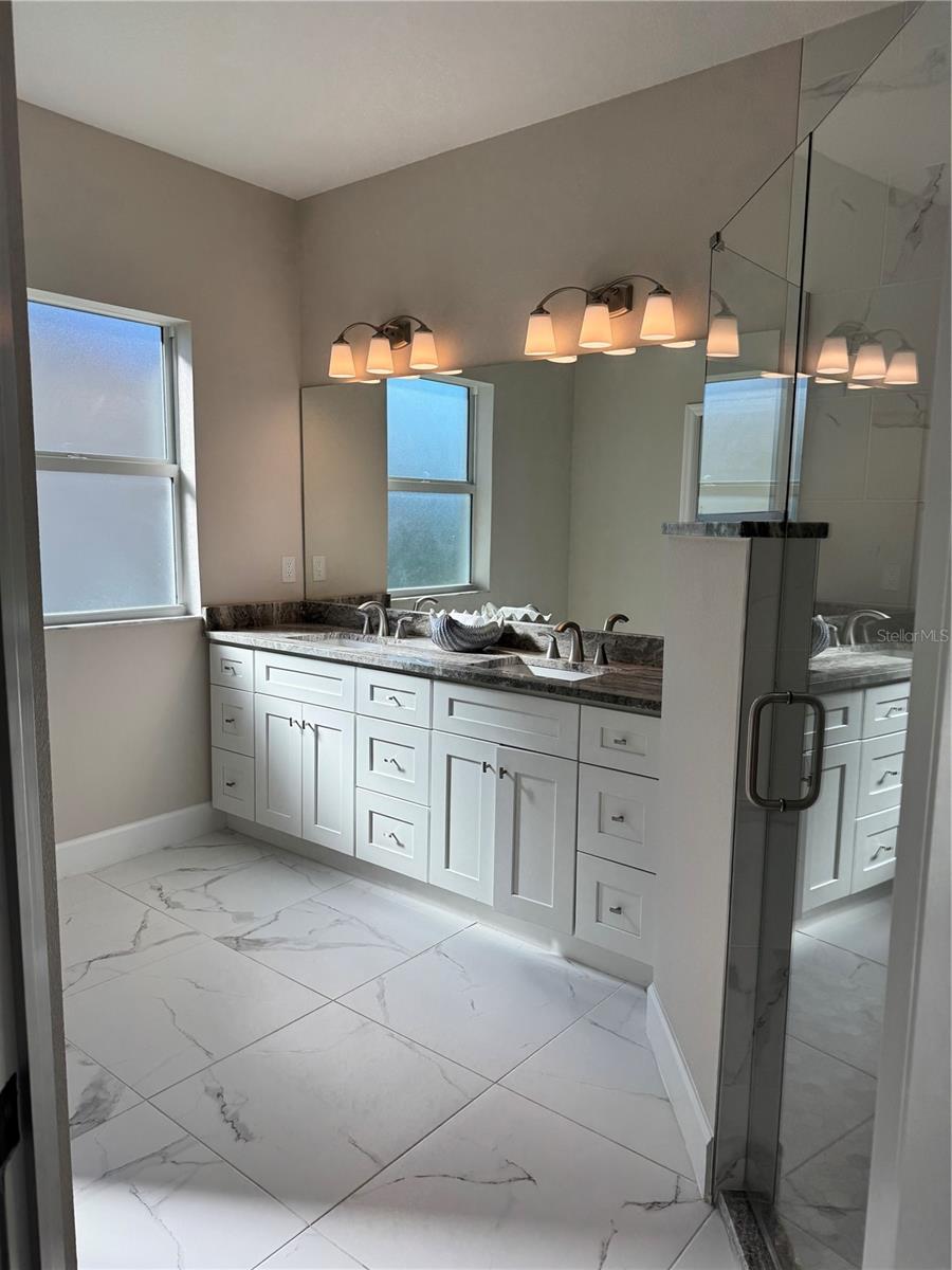 Image 28 of 47 For 720 Redbud Court