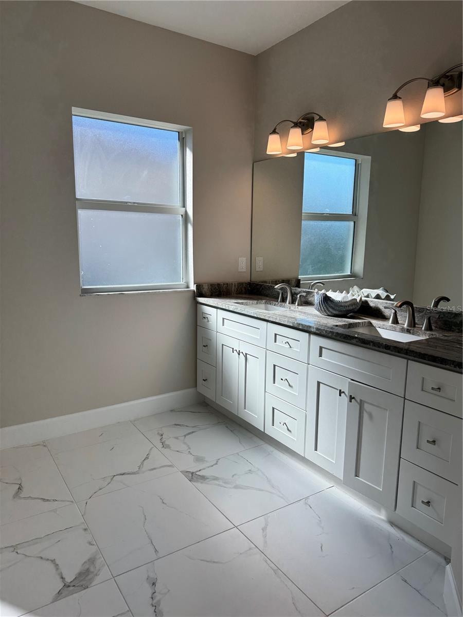 Image 29 of 47 For 720 Redbud Court