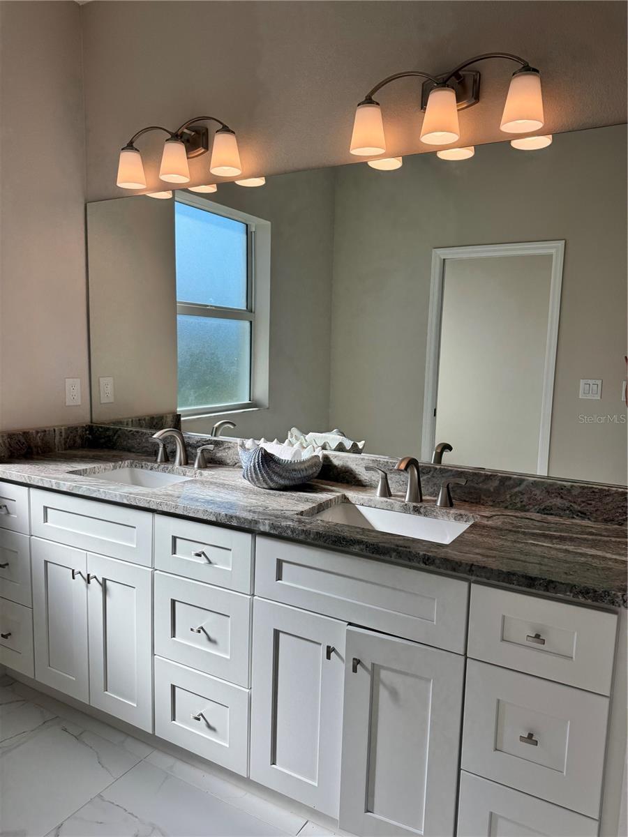 Image 30 of 47 For 720 Redbud Court