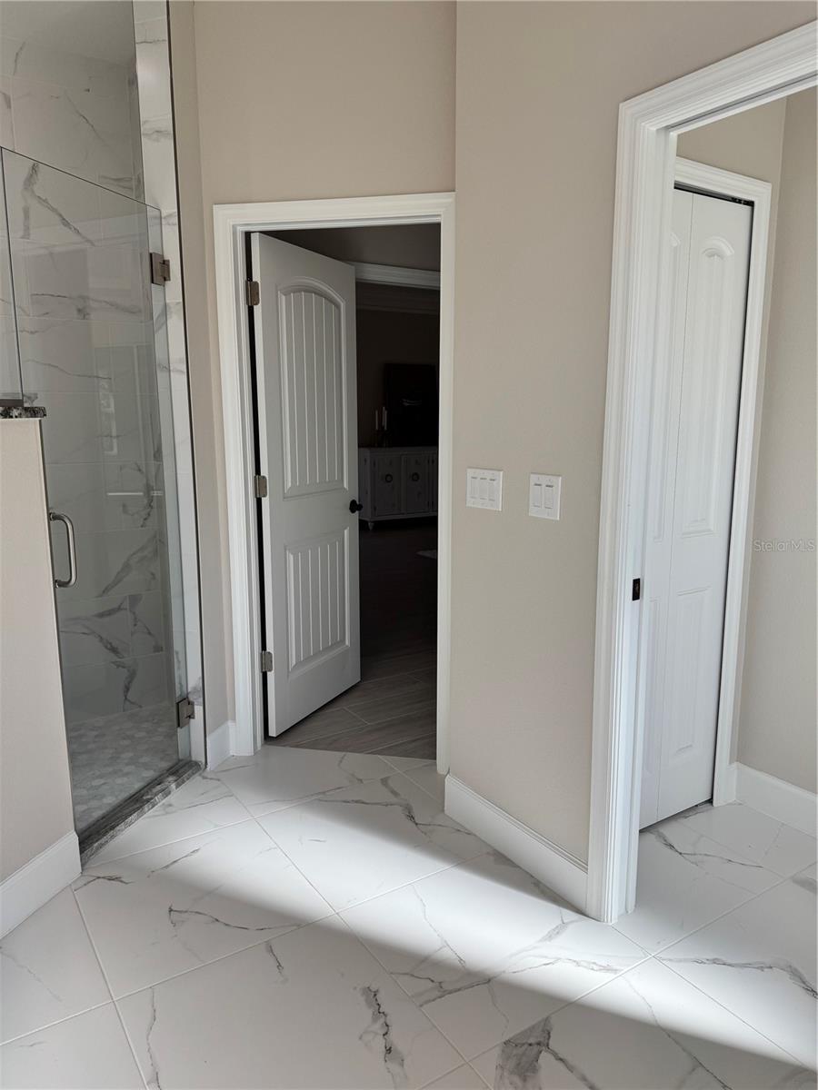 Image 31 of 47 For 720 Redbud Court