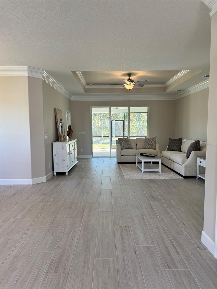 Image 7 of 47 For 720 Redbud Court