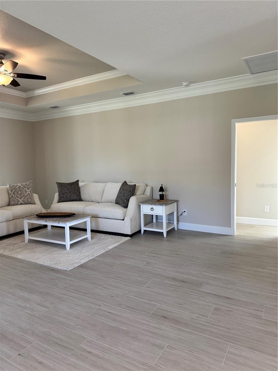 Image 9 of 47 For 720 Redbud Court