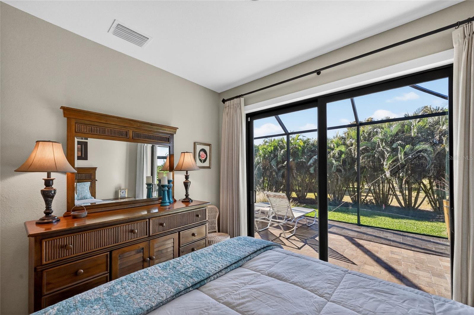 Image 32 of 47 For 8 Windward Road