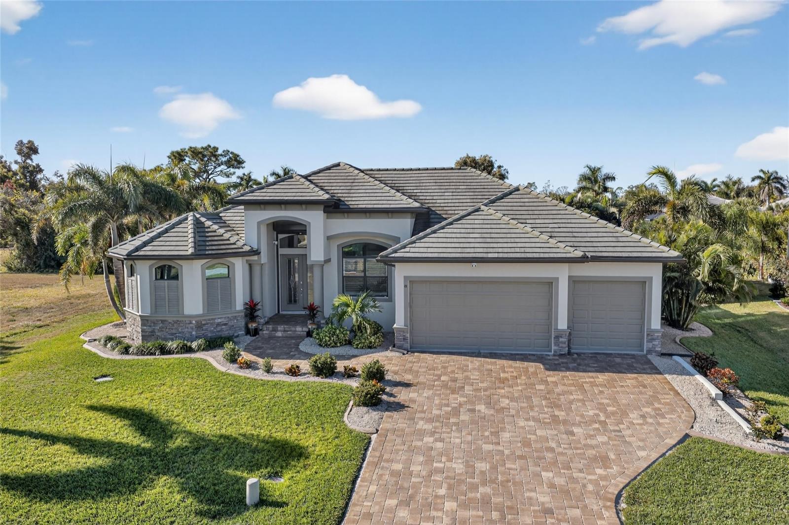 Image 44 of 47 For 8 Windward Road