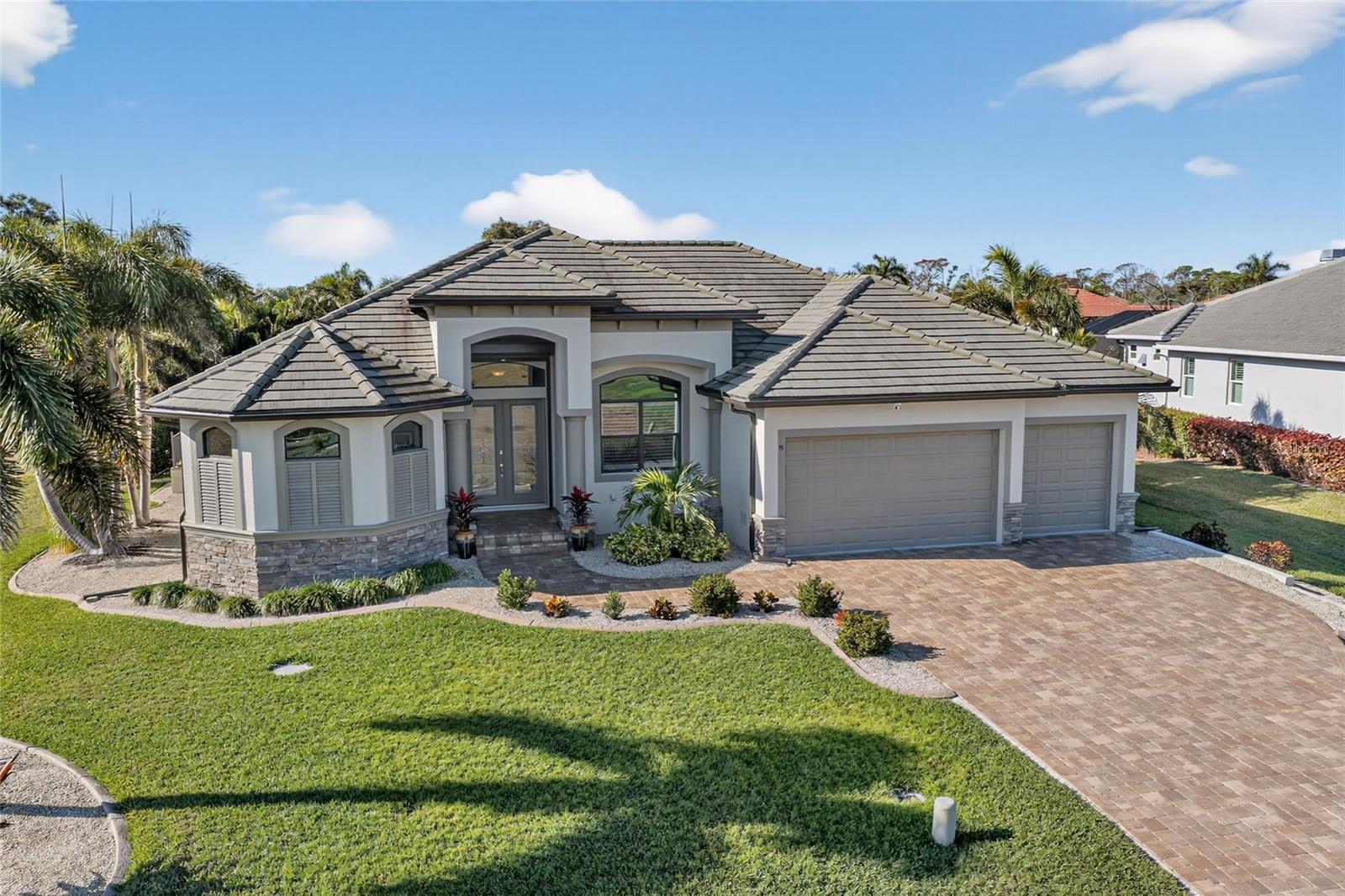 Image 6 of 47 For 8 Windward Road