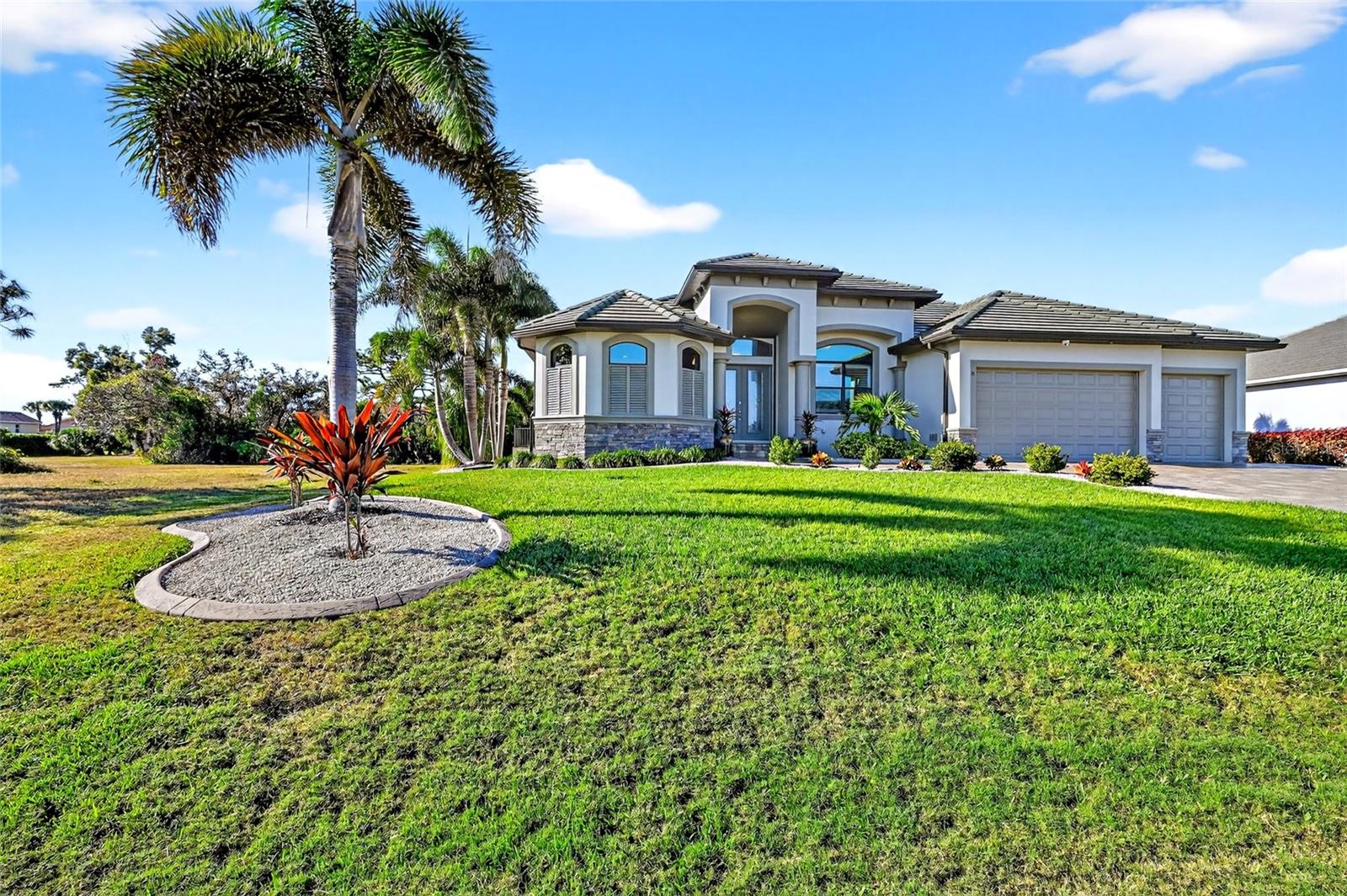 Image 8 of 47 For 8 Windward Road