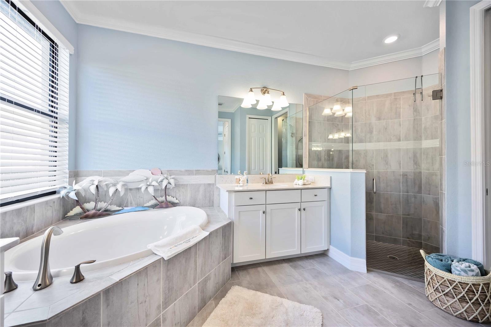 Image 38 of 96 For 23475 Waverly Circle