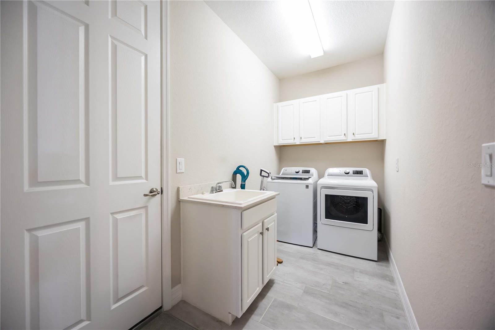 Image 6 of 96 For 23475 Waverly Circle