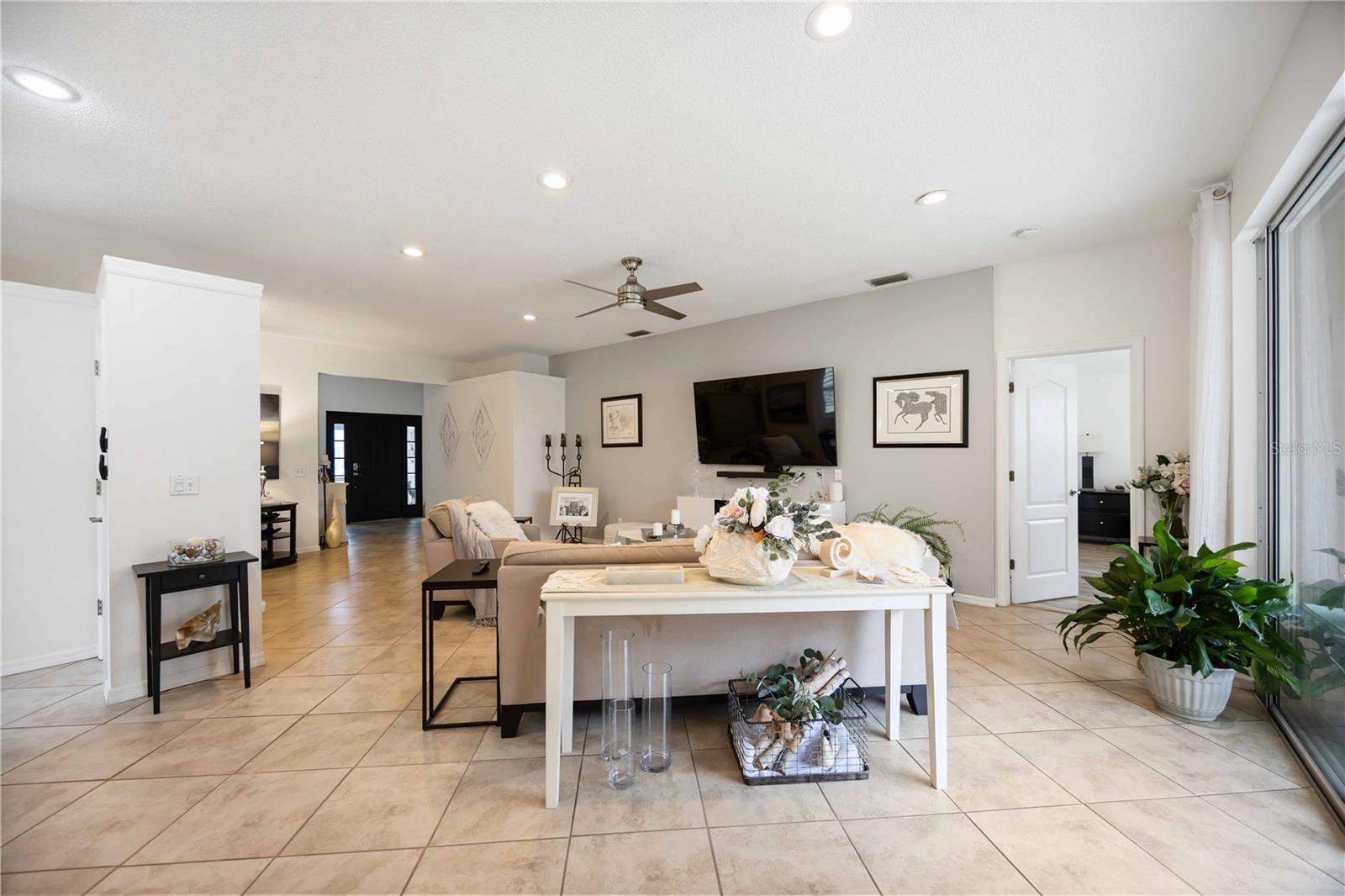 Image 15 of 53 For 271 Fareham Drive