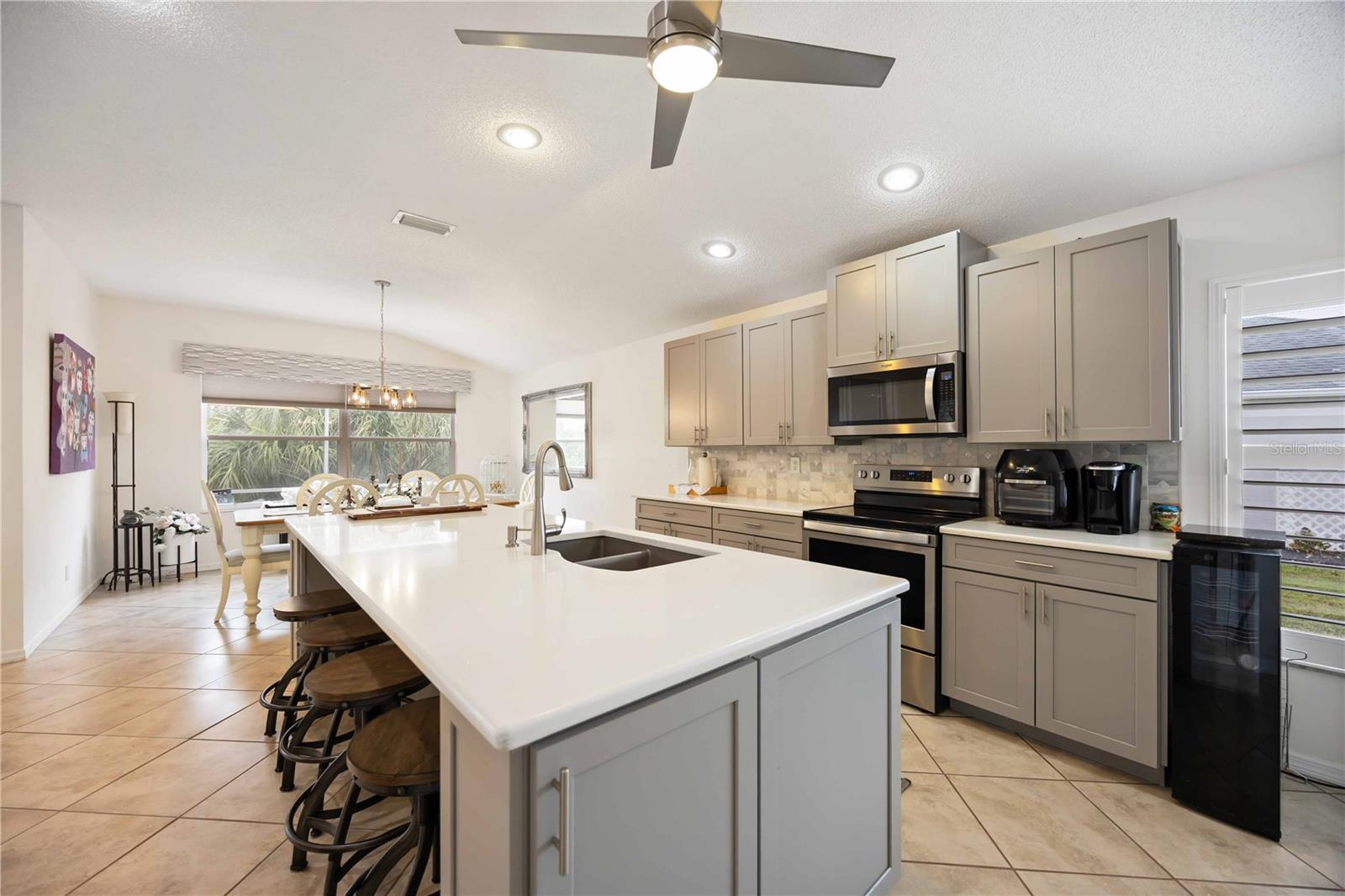 Image 17 of 53 For 271 Fareham Drive