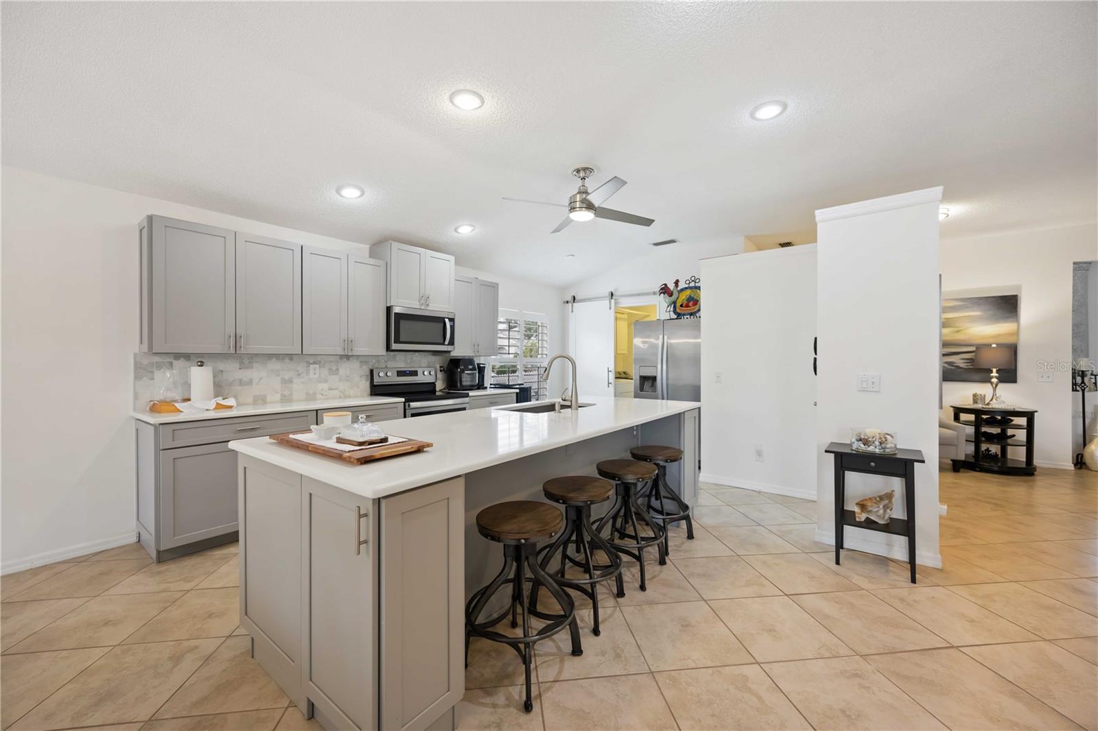 Image 18 of 53 For 271 Fareham Drive