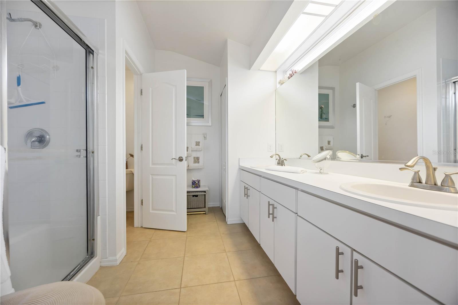 Image 26 of 53 For 271 Fareham Drive