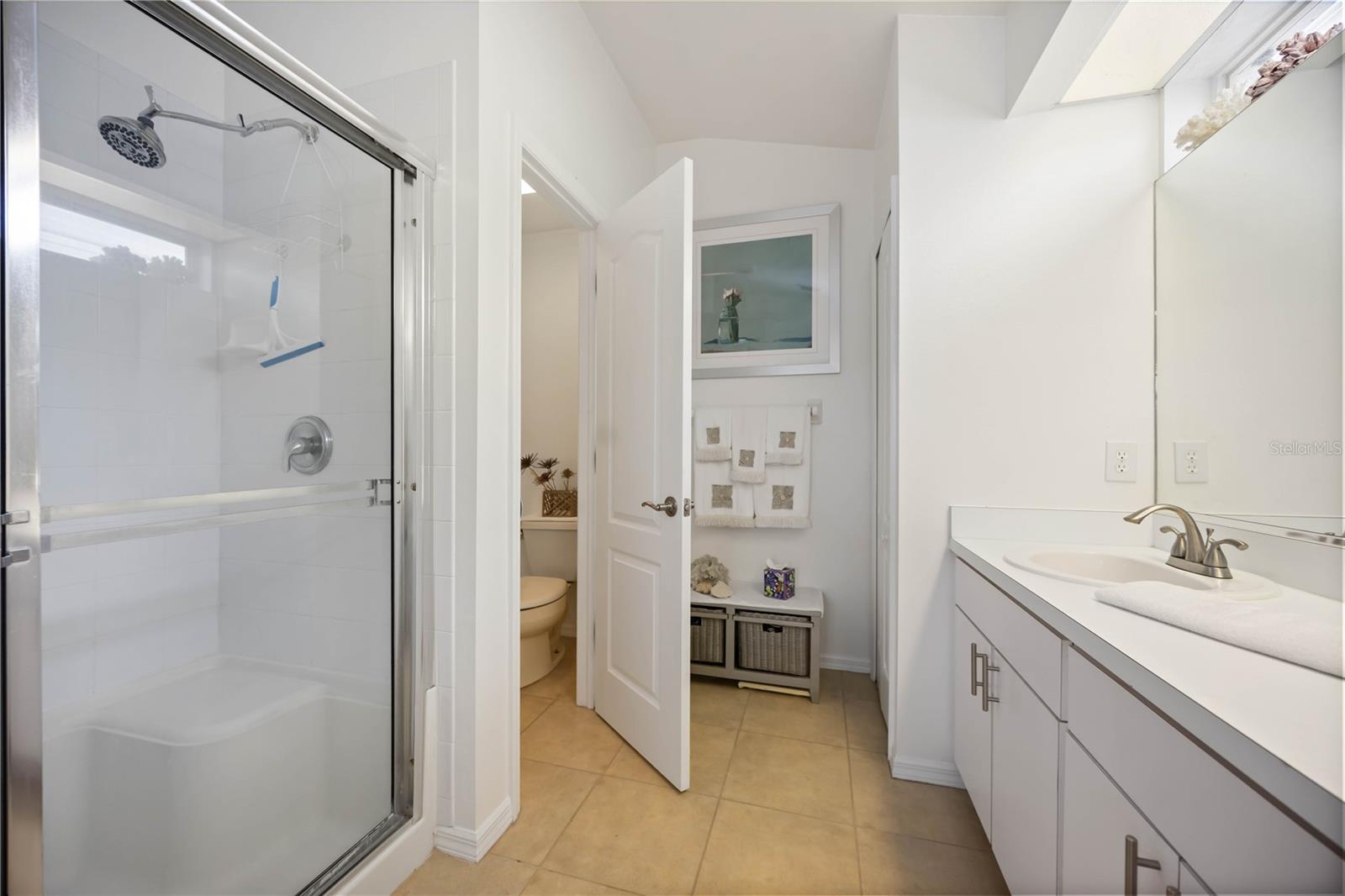 Image 27 of 53 For 271 Fareham Drive