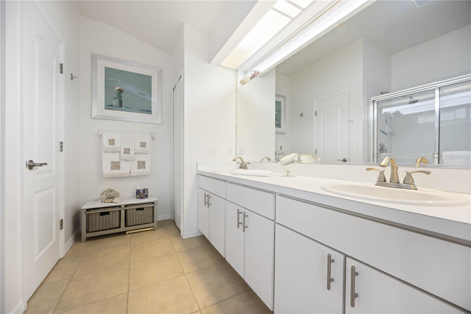 Image 28 of 53 For 271 Fareham Drive