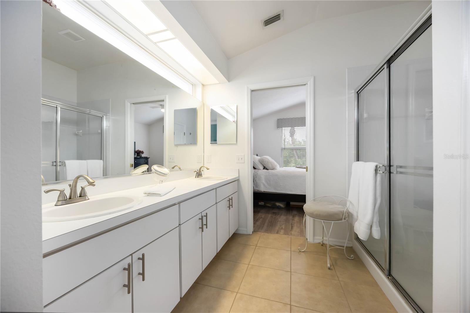 Image 29 of 53 For 271 Fareham Drive