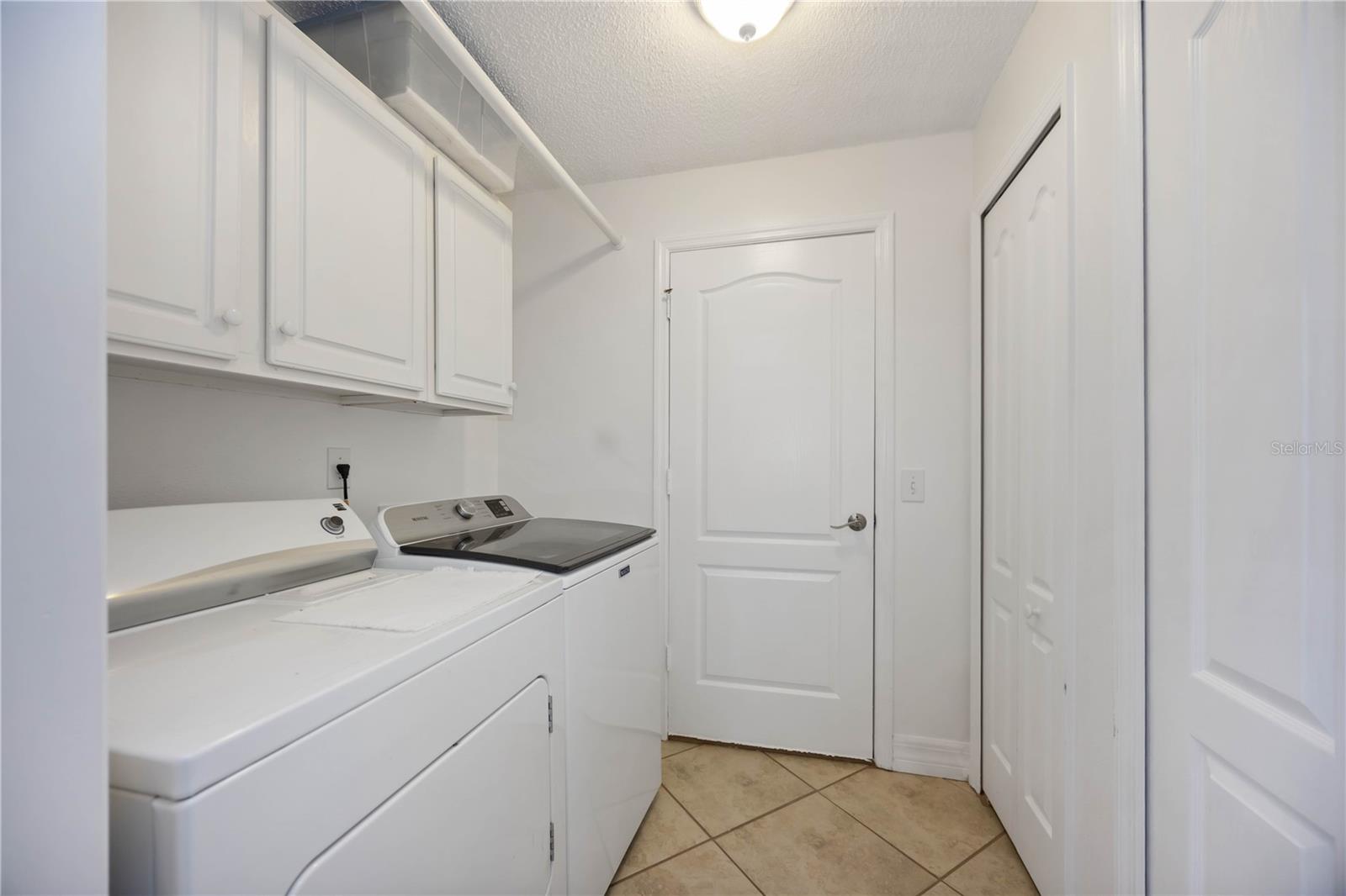 Image 36 of 53 For 271 Fareham Drive