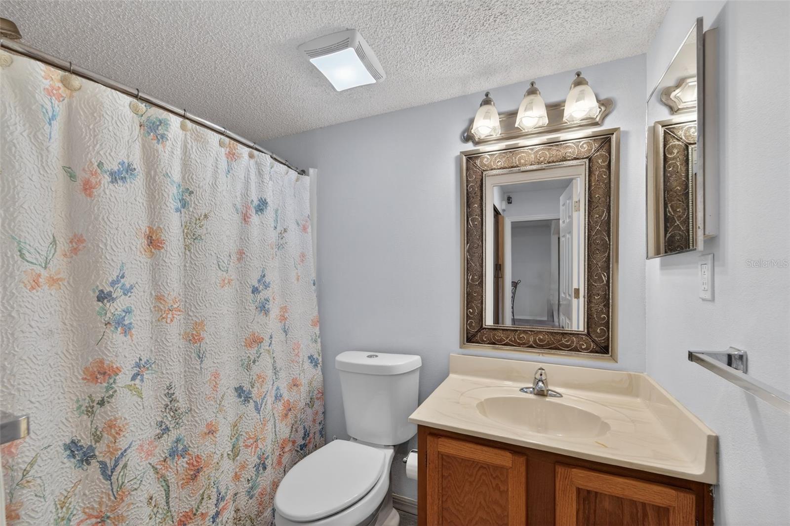 Image 18 of 28 For 6699 San Casa Drive L4