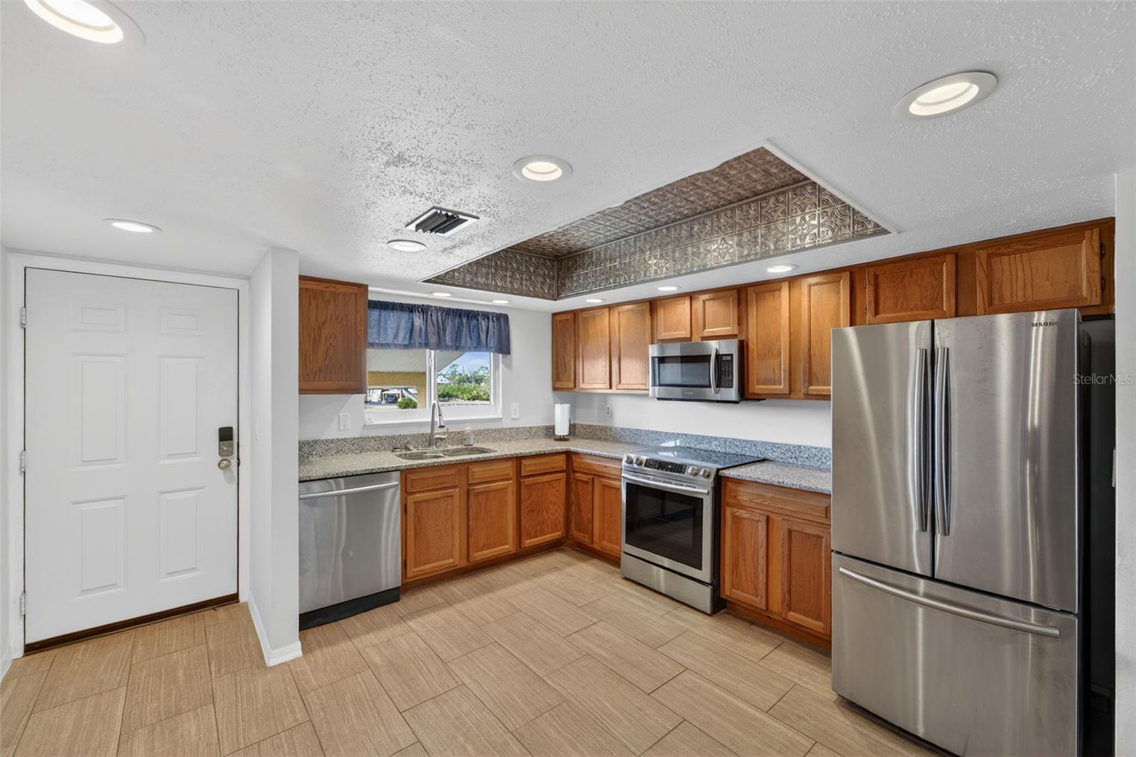 Image 4 of 28 For 6699 San Casa Drive L4