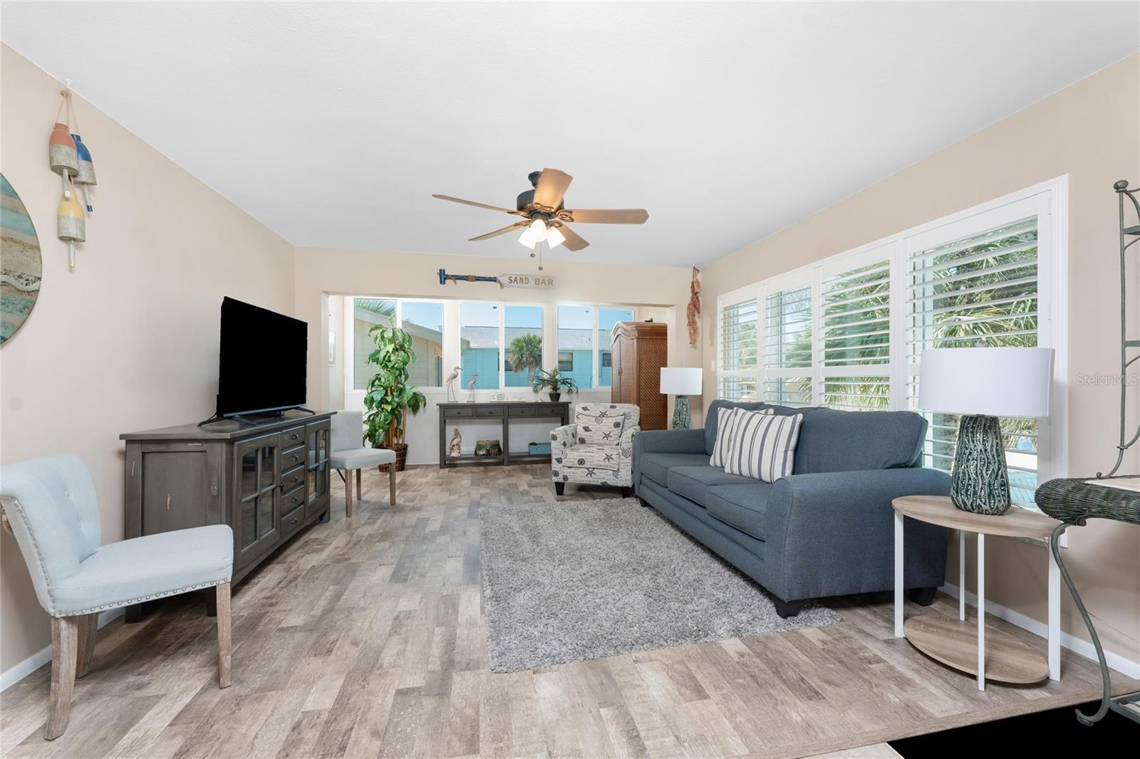 Image 10 of 38 For 5055 Beach Road 208