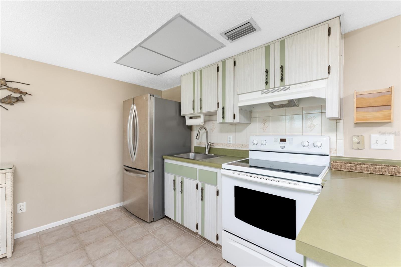 Image 15 of 38 For 5055 Beach Road 208