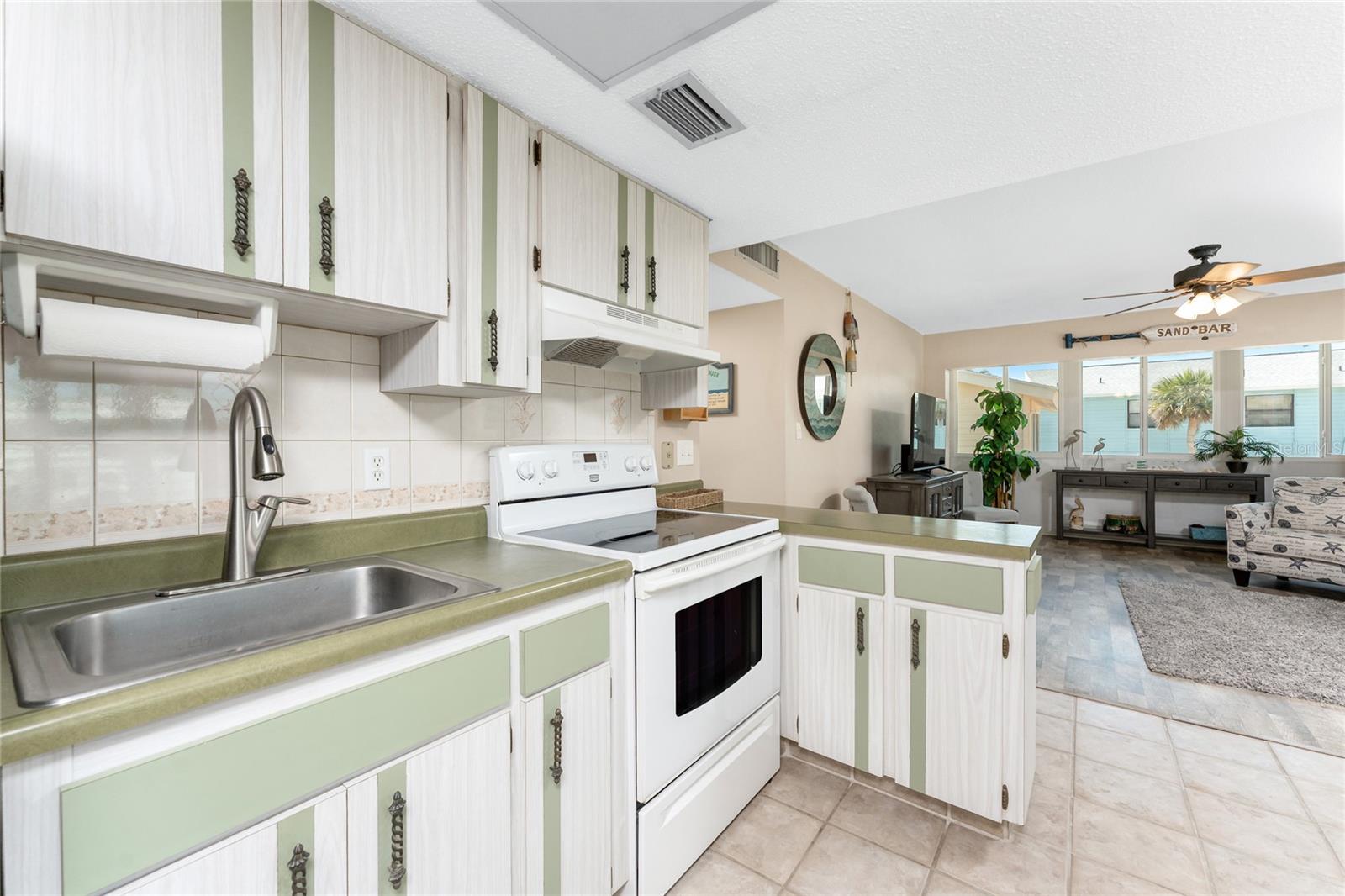 Image 16 of 38 For 5055 Beach Road 208