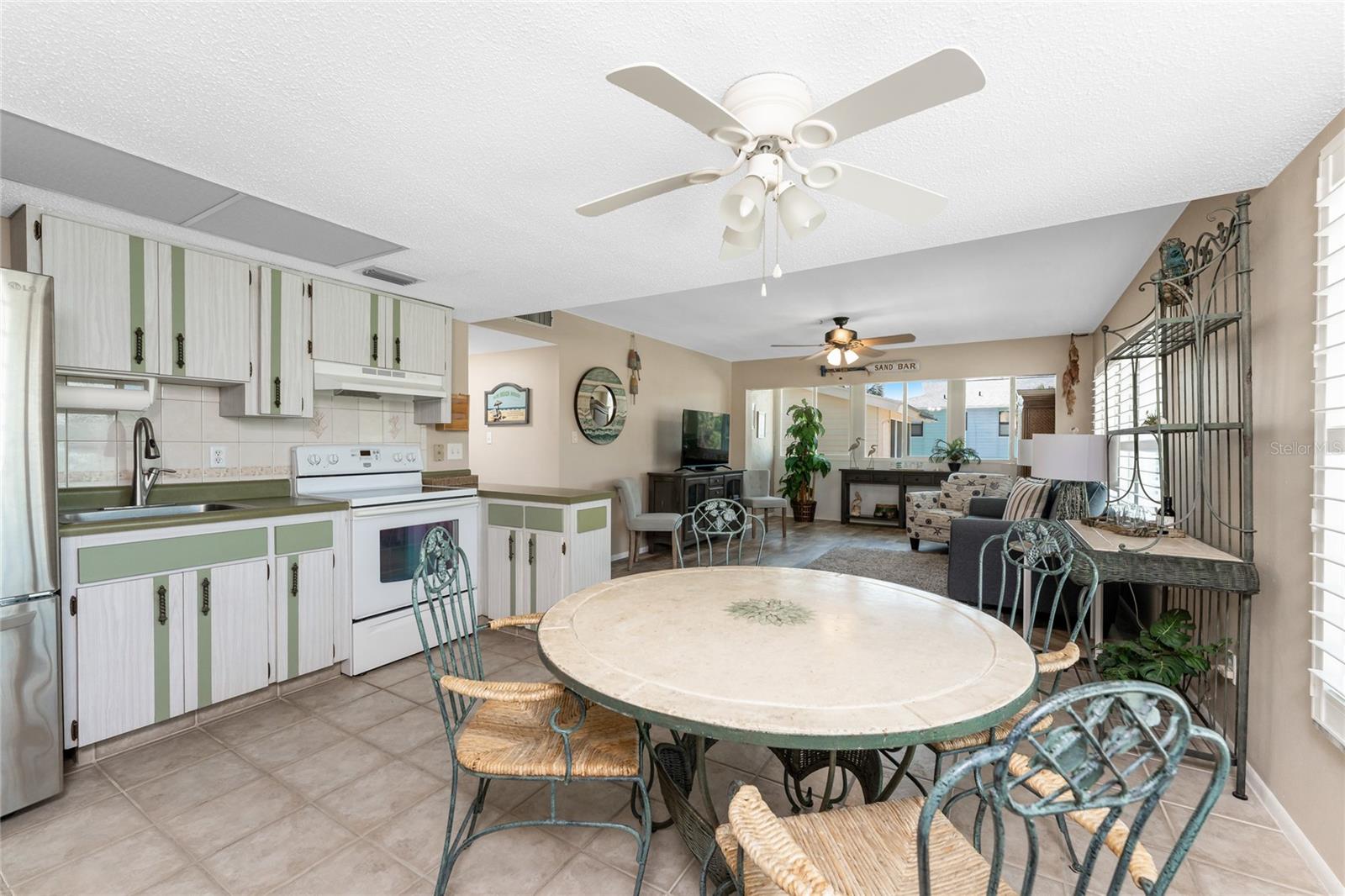 Image 17 of 38 For 5055 Beach Road 208