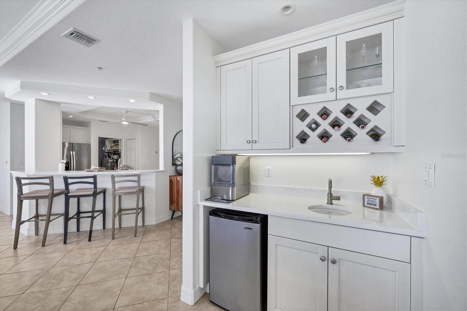 Image 11 of 47 For 2770 Beach Road 303