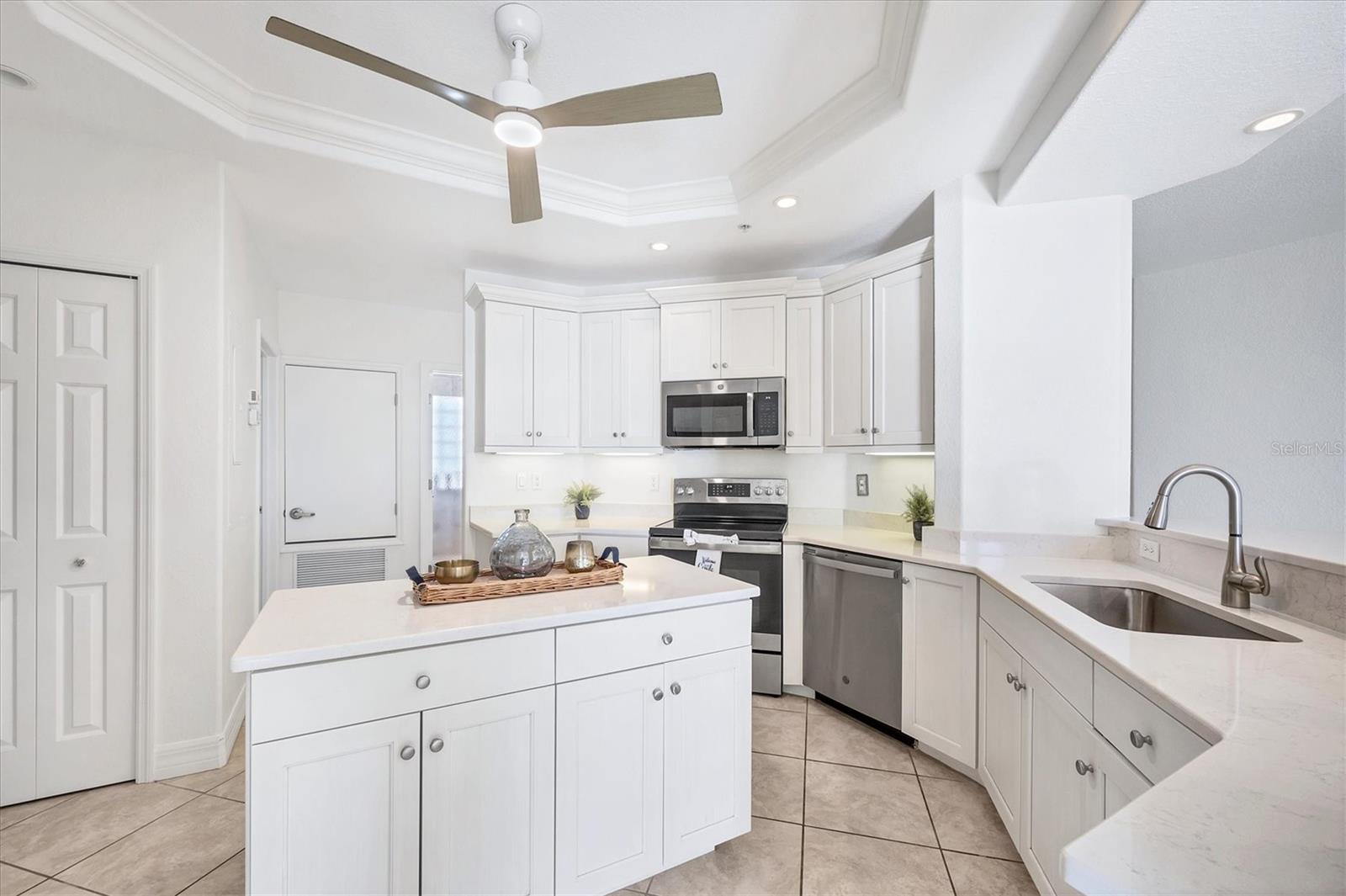 Image 13 of 47 For 2770 Beach Road 303