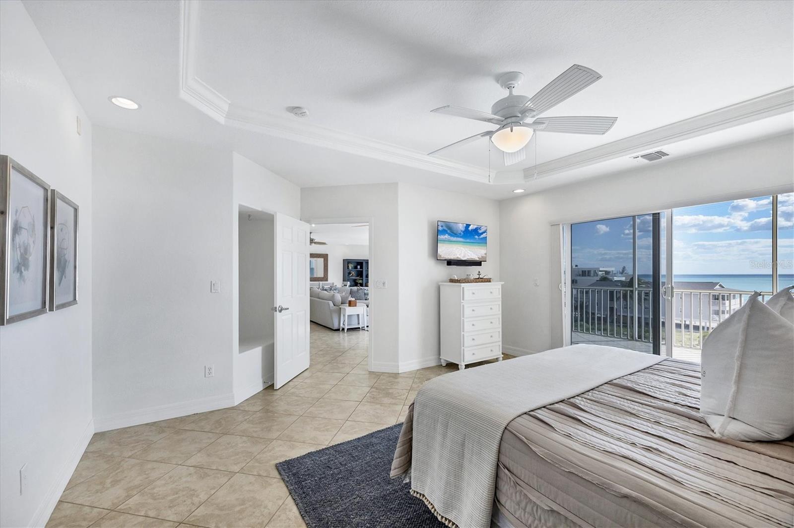 Image 18 of 47 For 2770 Beach Road 303