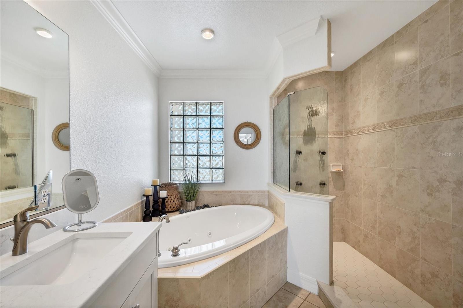 Image 21 of 47 For 2770 Beach Road 303