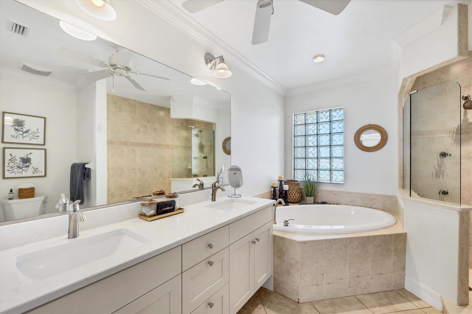 Image 22 of 47 For 2770 Beach Road 303