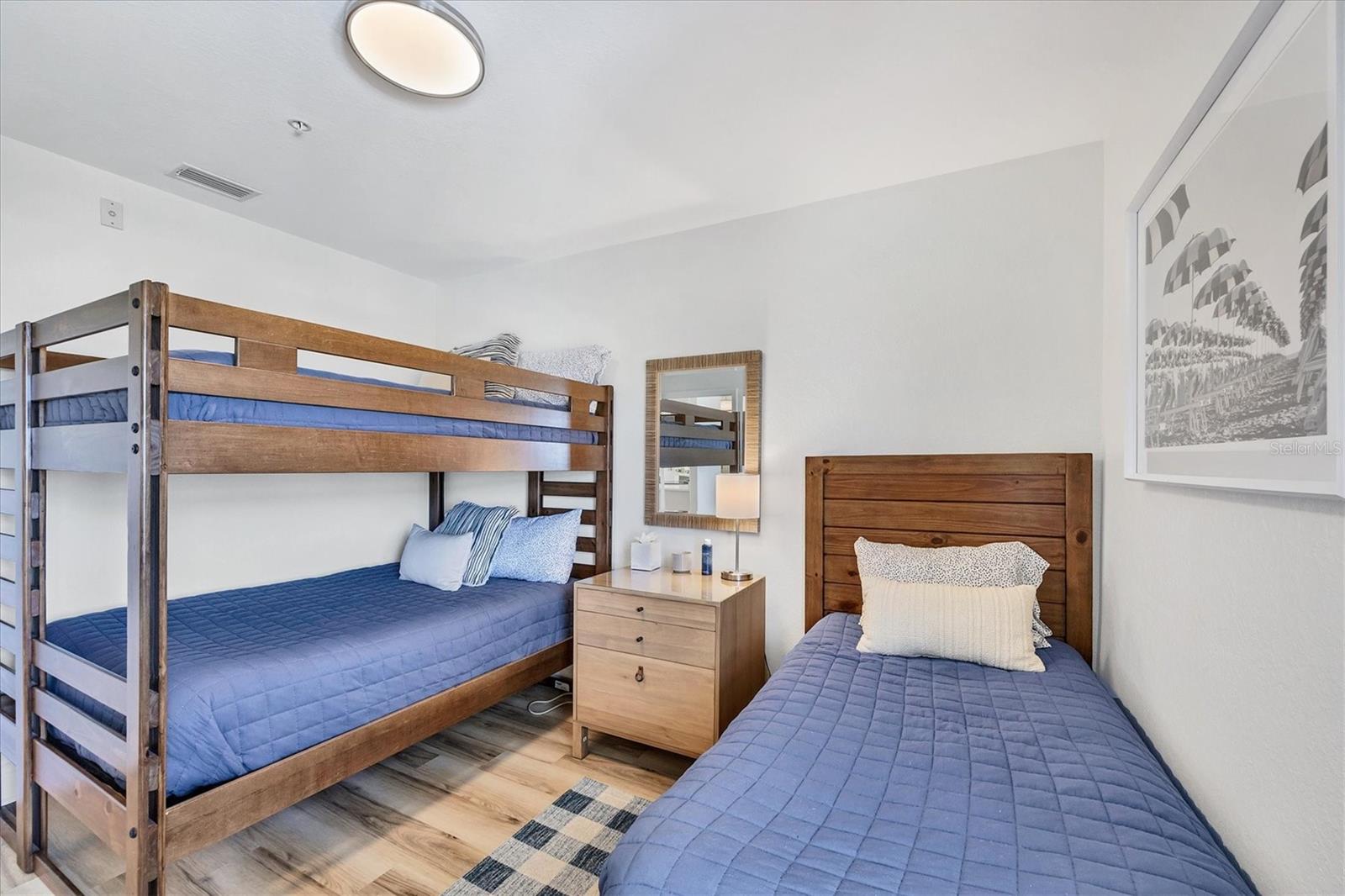 Image 24 of 47 For 2770 Beach Road 303