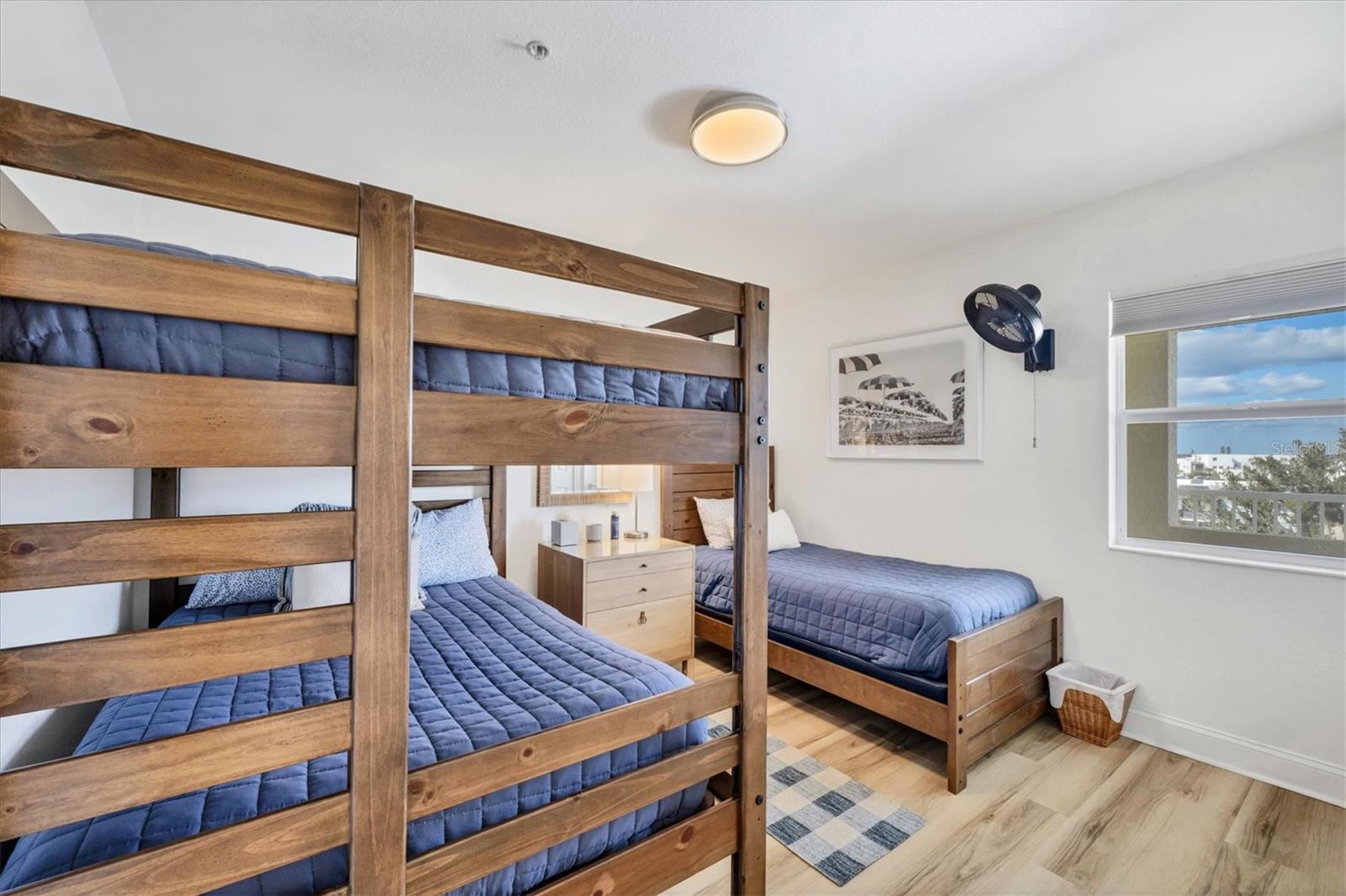 Image 25 of 47 For 2770 Beach Road 303