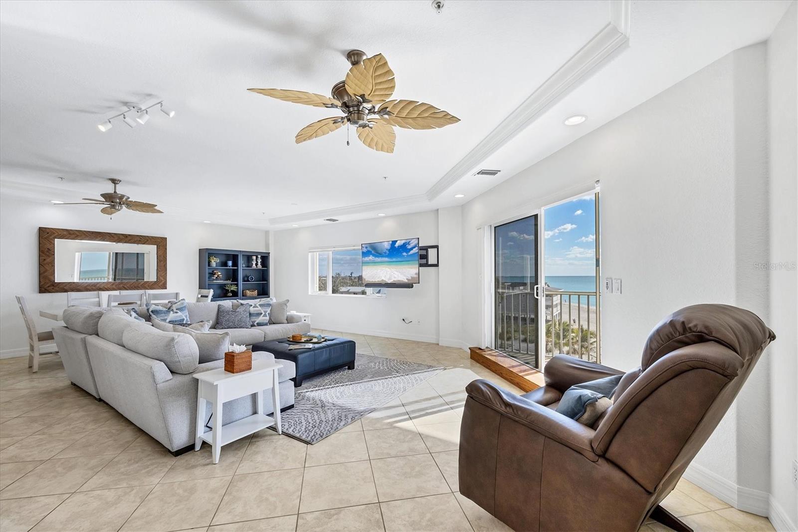 Image 4 of 47 For 2770 Beach Road 303