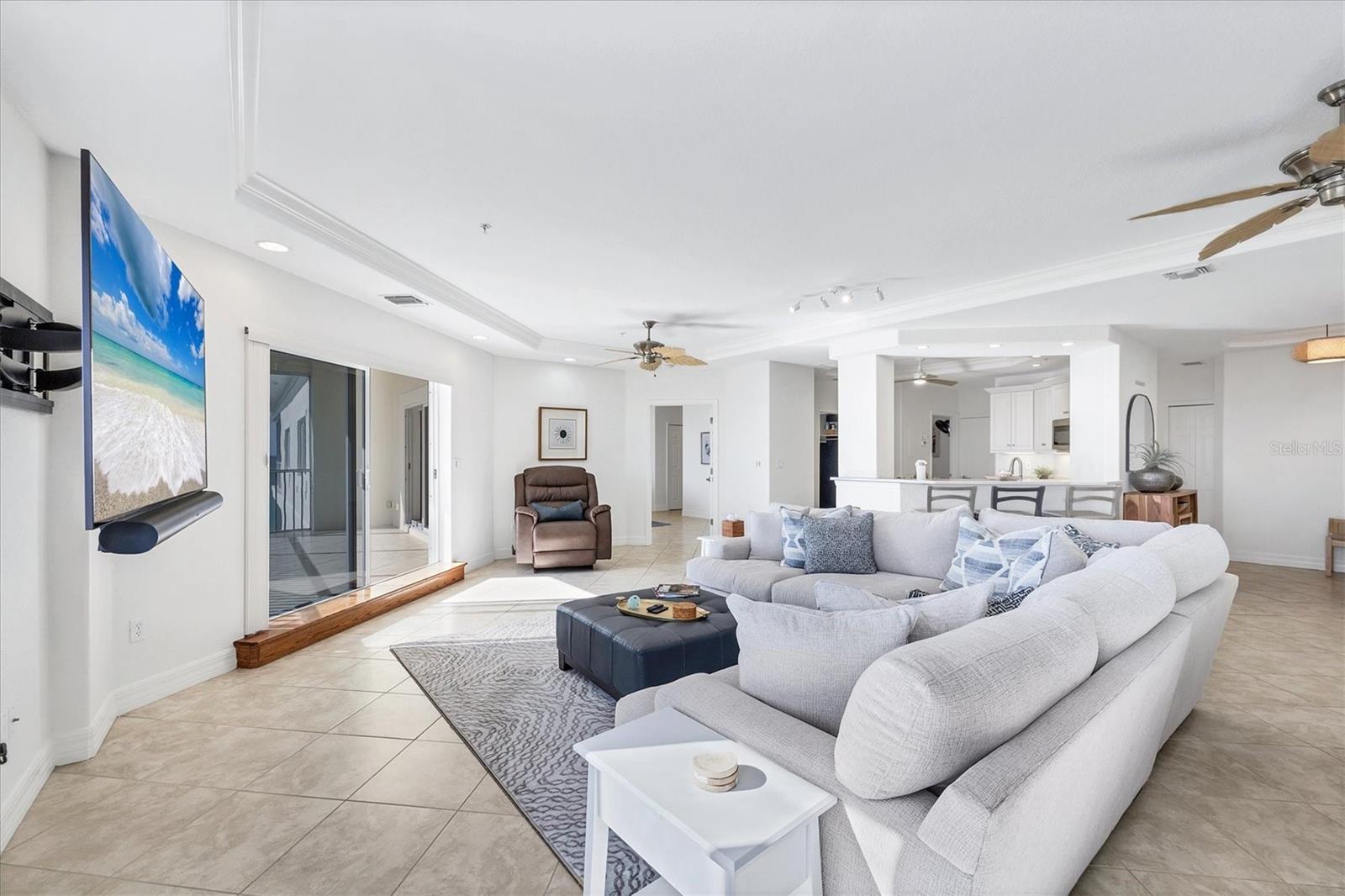 Image 8 of 47 For 2770 Beach Road 303