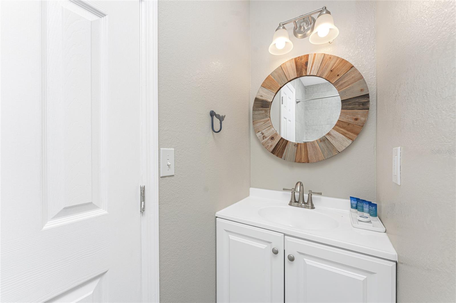 Image 21 of 52 For 5041 Beach Road 3a And 3b