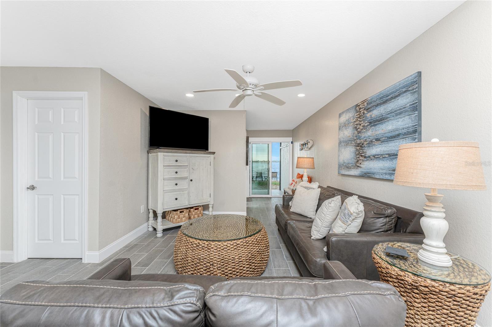 Image 3 of 52 For 5041 Beach Road 3a And 3b